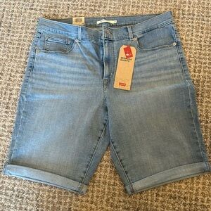 Levi’s Bermuda shorts size 14/32 mid rise
